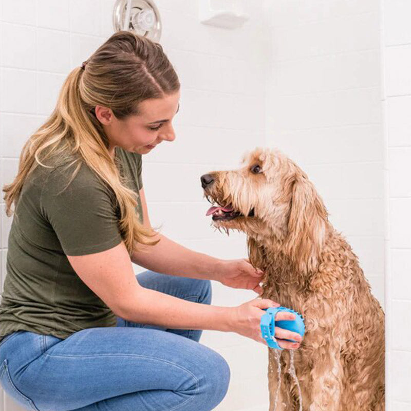 DUCHA CON CEPILLO PARA MASCOTAS